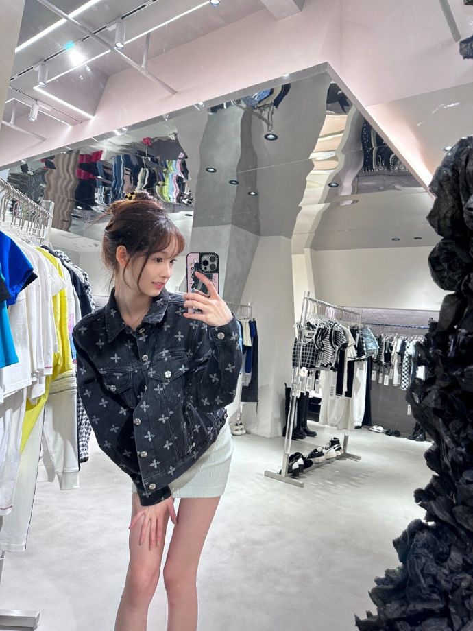 谢贤前女友CoCo账号头像变黑引发网友感慨