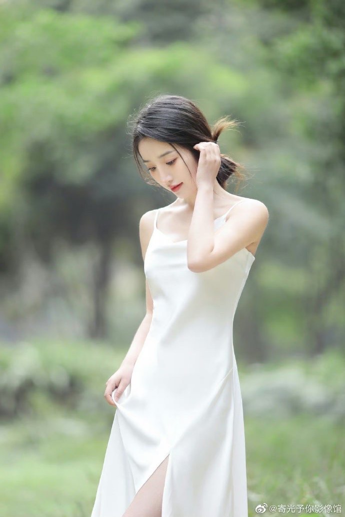 谢贤前女友CoCo账号头像变黑引发网友感慨