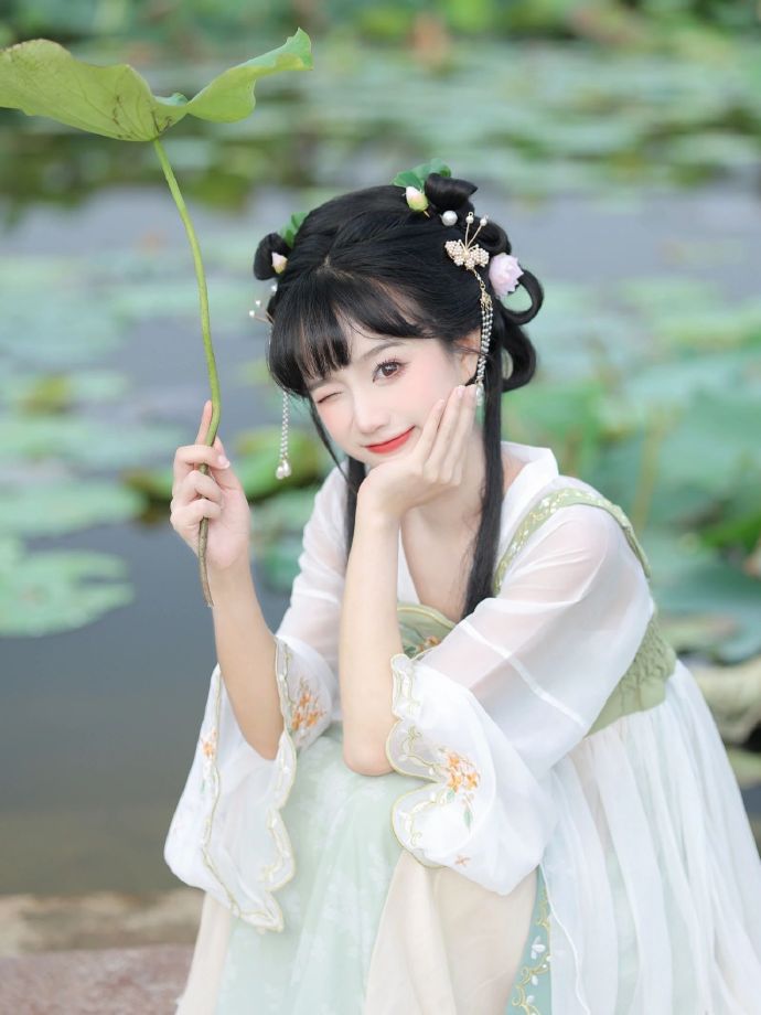 功勋 封面